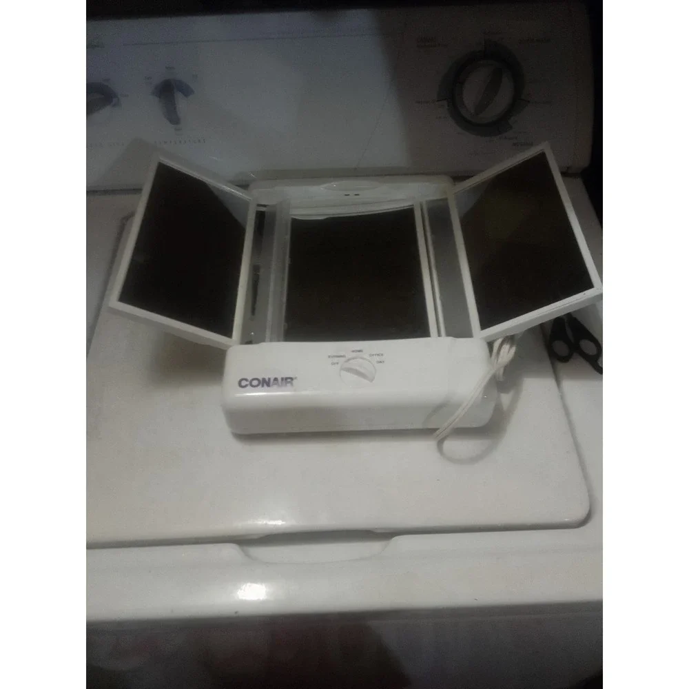 Discontinued Conair Trifold Lighted Makeup Mirror Model No#TM7LX